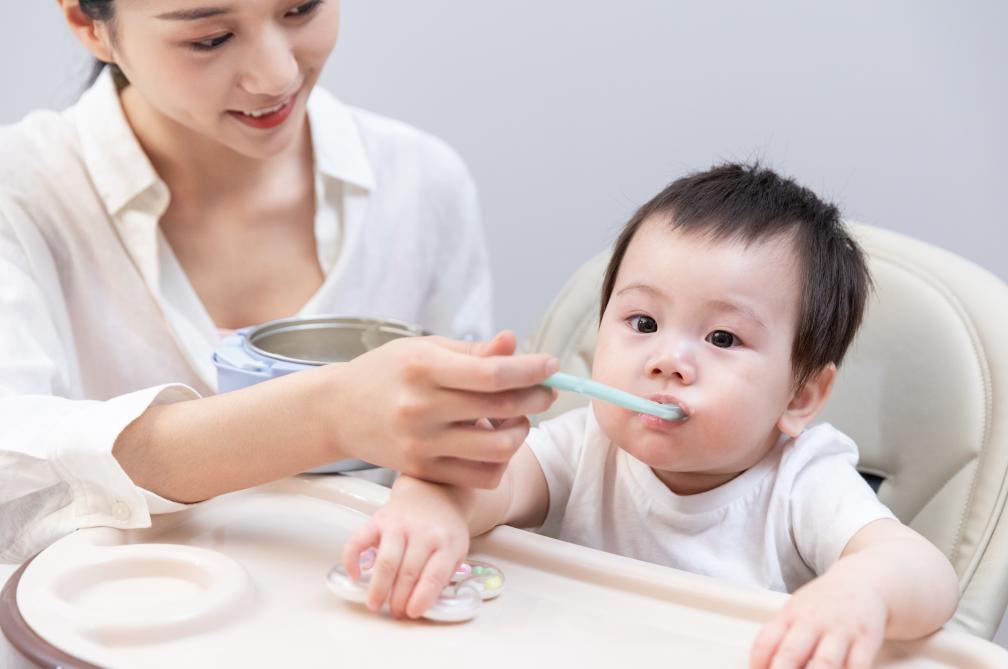 宝宝辅食添加，水果的摄入时机与注意事项